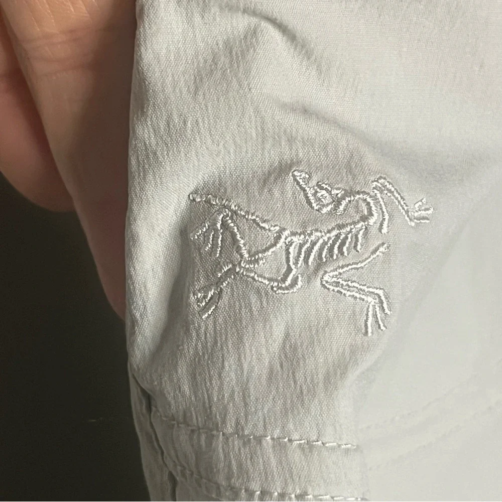Arc’teryx‎ Outdoor Shorts Women 8 Gray Nylon Bermuda Chino Hiking Stretch Logo